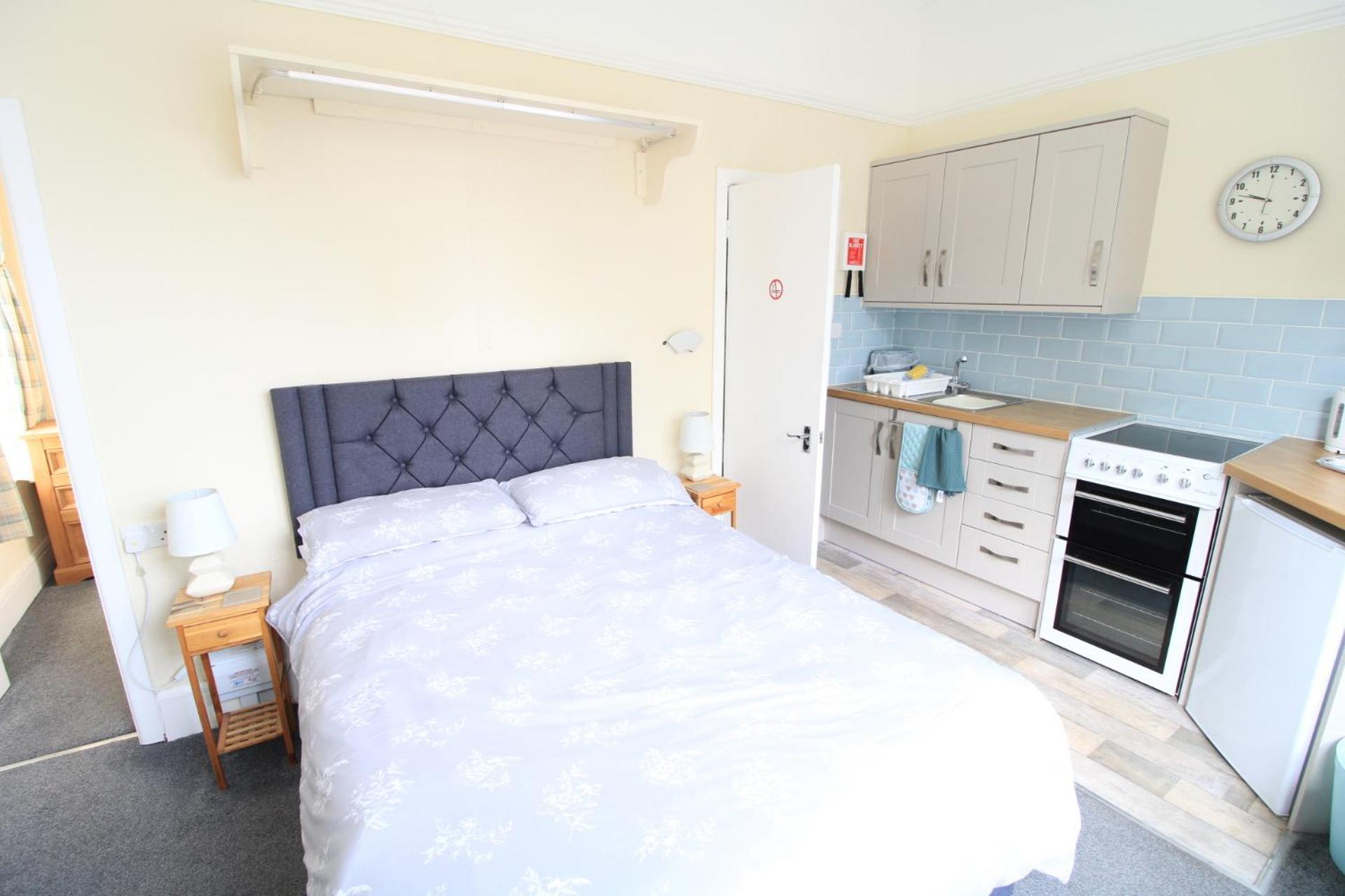 Chelston Dene Holiday Apartments Torquay Room photo